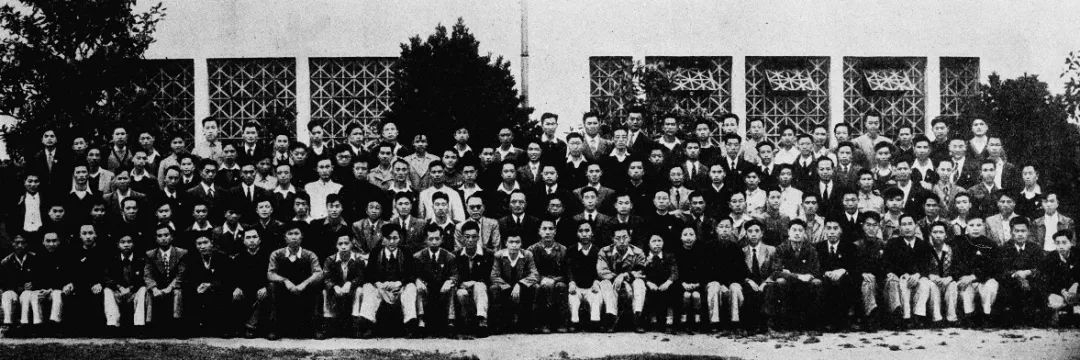 54-1950年工科毕业生合影