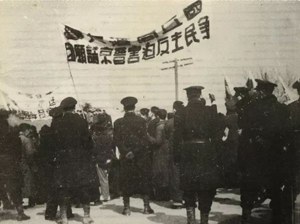 03-1948年工学院门口的其美路上爆发了著名的“一·二九运动”